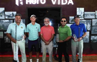 Martin Couvra and his team with Dr Pawan Munjal, Executive Chairman, Hero MotoCorp