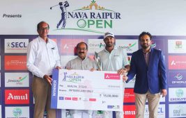 Champion Khalin Joshi (2nd from right) receives his trophy from the Honourable Deputy Chief Minister of Chhattisgarh Shri Arun Sao (2nd from left). Shri Shyam Sunder Bajaj, Vice President & Head of State, Corporate Affairs & Corporate Communications, Chhattisgarh (extreme left) and Mr. Vikas Singh, Chief Business Officer, DP World PGTI (extreme right), were also present on the occasion.
